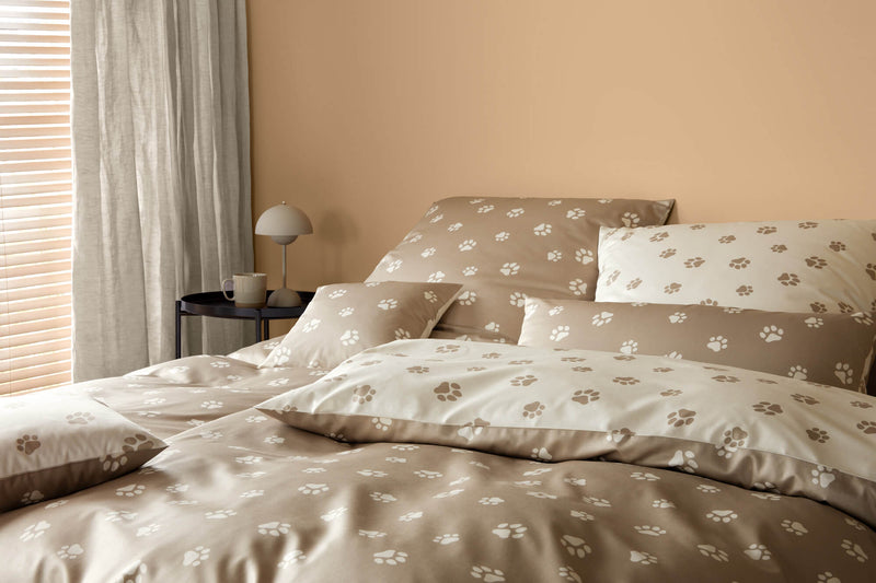Mako Satin Wende Bettwäsche Paws mit Hundepfoten Motiv