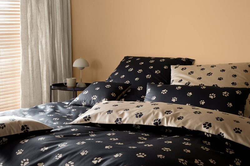 Mako Satin Wende Bettwäsche Paws mit Hundepfoten Motiv