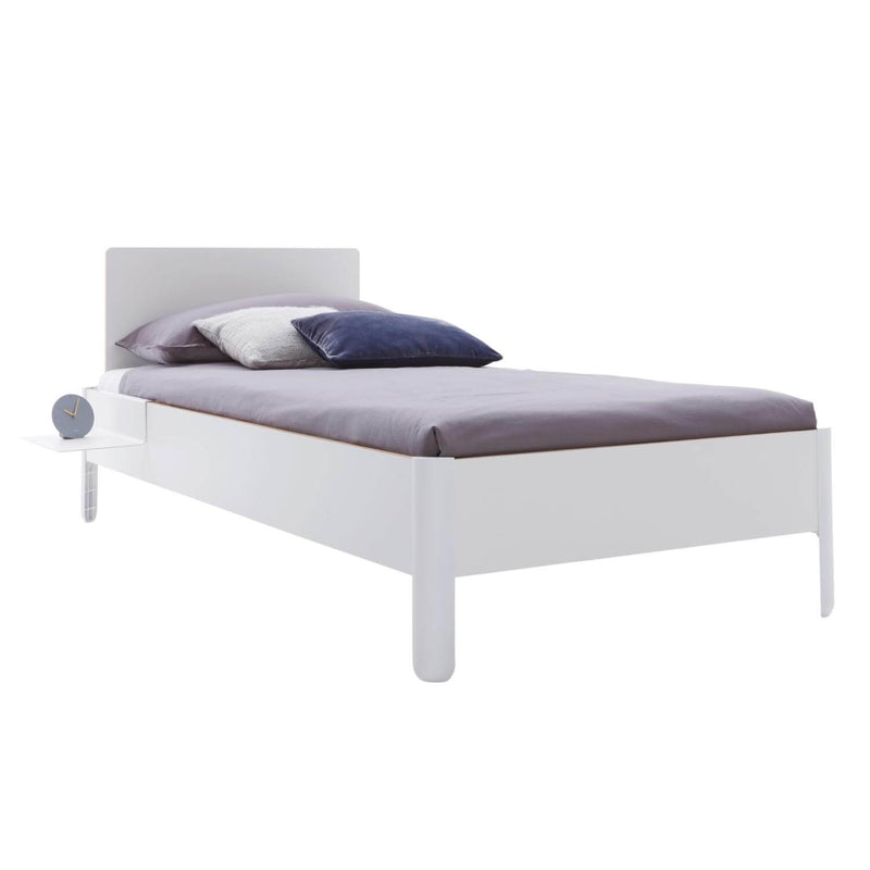 Nait Bett, weiß