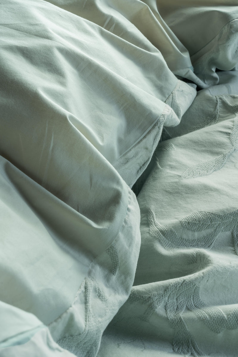 Essenza Jacquard Bettwäsche Claudine mit Blättermotiv
