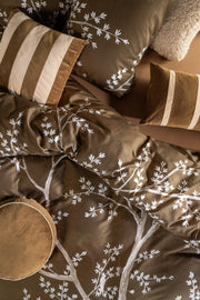 Essenza Bio-Baumwollsatin Bettwäsche Lucienne mit Naturmotiv
