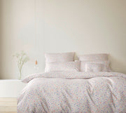 Mako Satin Bettwäsche Beauties mit Millefleurs-Muster – Sand