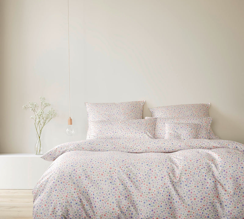 Mako Satin Bettwäsche Beauties mit Millefleurs-Muster – Sand