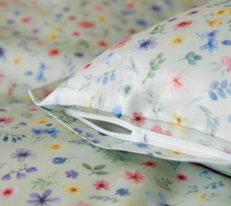 Mako Satin Bettwäsche Beauties mit Millefleurs-Muster – Zartgrün