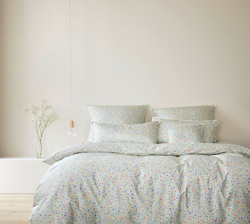 Mako Satin Bettwäsche Beauties mit Millefleurs-Muster – Zartgrün