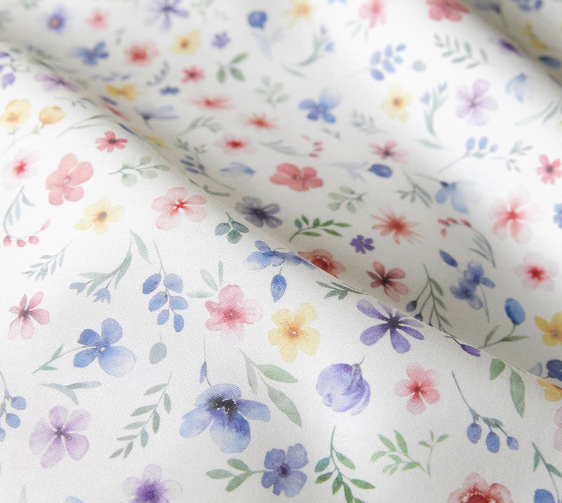 Mako Satin Bettwäsche Beauties mit Millefleurs-Muster – Weiß