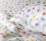 Mako Satin Bettwäsche Beauties mit Millefleurs-Muster – Weiß