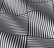 Mako Satin Bettwäsche Crossover mit grafischem Muster – Schwarz-Weiß