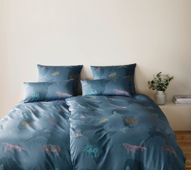 Mako Satin Bettwäsche Explorer mit Tiermotiven – Ozeanblau
