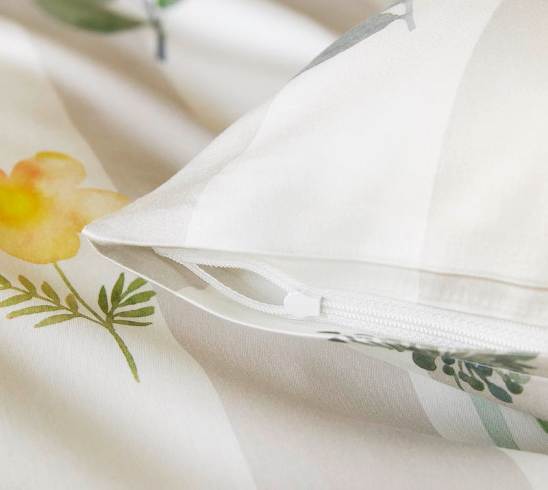 Mako Satin Bettwäsche Flowerstripe mit Blumen und Blockstreifen – Natur
