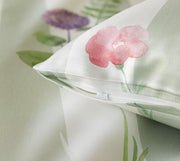 Mako Satin Bettwäsche Flowerstripe mit Blumen und Blockstreifen – Zartgrün