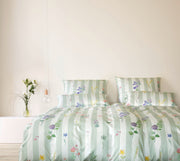 Mako Satin Bettwäsche Flowerstripe mit Blumen und Blockstreifen – Zartgrün