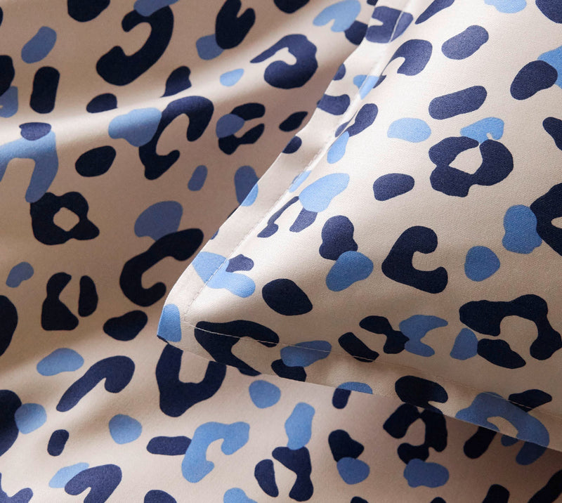 Mako Satin Bettwäsche Leolook mit Leo-Muster – Kobaltblau