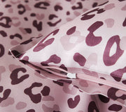 Mako Satin Bettwäsche Leolook mit Leo-Muster – Rose-Bordeaux