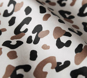 Mako Satin Bettwäsche Leolook mit Leo-Muster – Schwarz-Sand