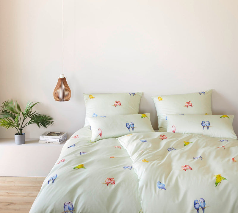 Mako Satin Bettwäsche Lovebirds mit Vogelmotiv – Lindgrün