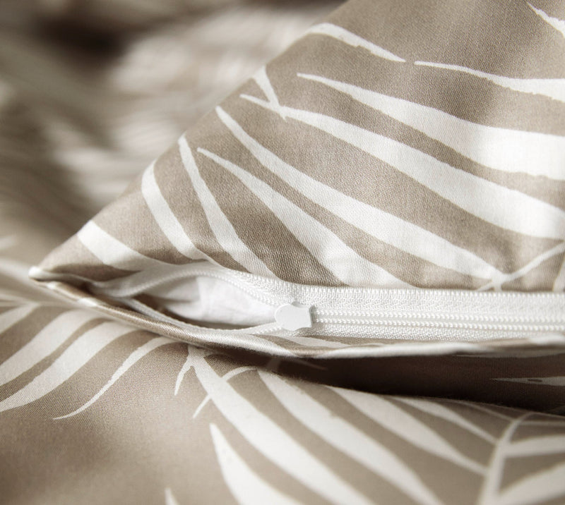 Mako Satin Bettwäsche Maison Leaves mit Palmblatt-Motiv – Natur