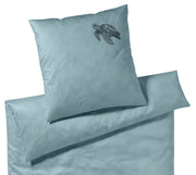 Mako Satin Bettwäsche Traveller mit Tiermotiv – Aquagrün