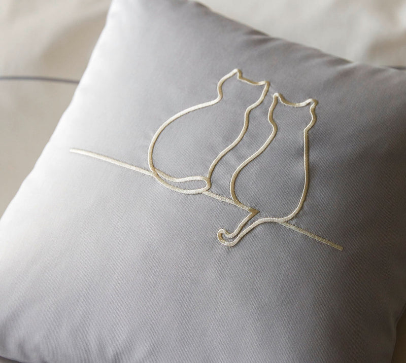 Mako Satin Kissenbezug It's You & Me mit Katzenstickerei – Creme