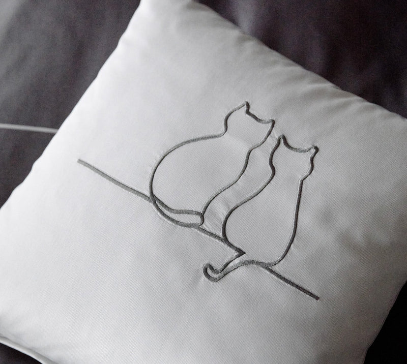 Mako Satin Kissenbezug It's You & Me mit Katzenstickerei – Anthrazit