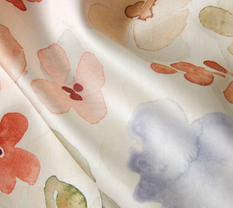 Seiden-Satin Bettwäsche Gentle mit Blüten-Allover – Creme