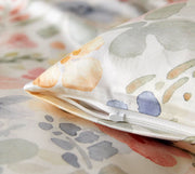 Seiden-Satin Bettwäsche Gentle mit Blüten-Allover – Creme