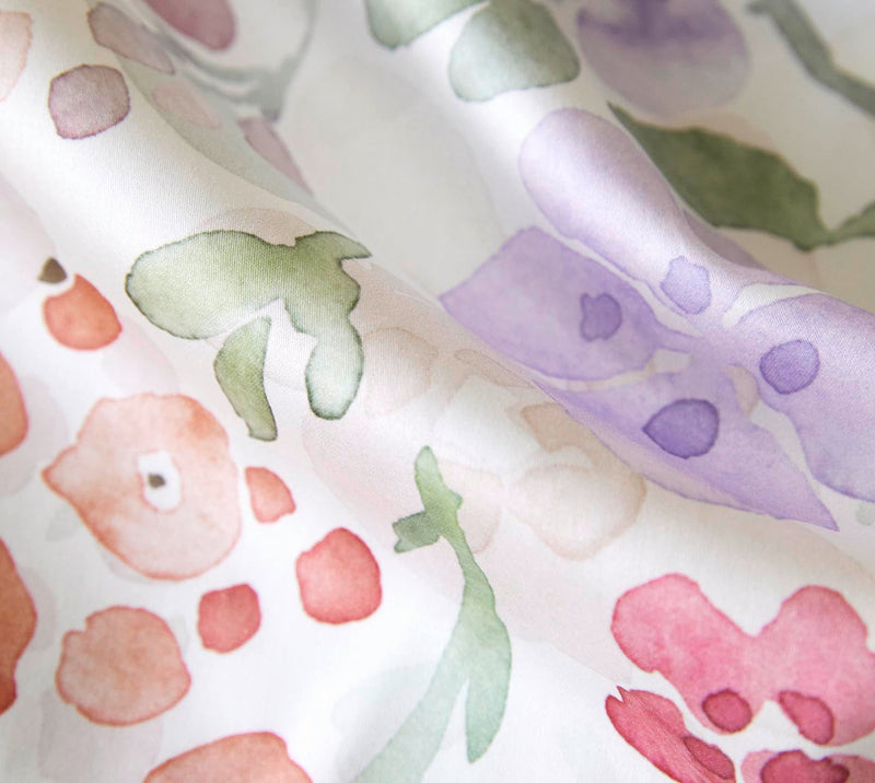 Seiden-Satin Bettwäsche Gentle mit Blüten-Allover – Weiß