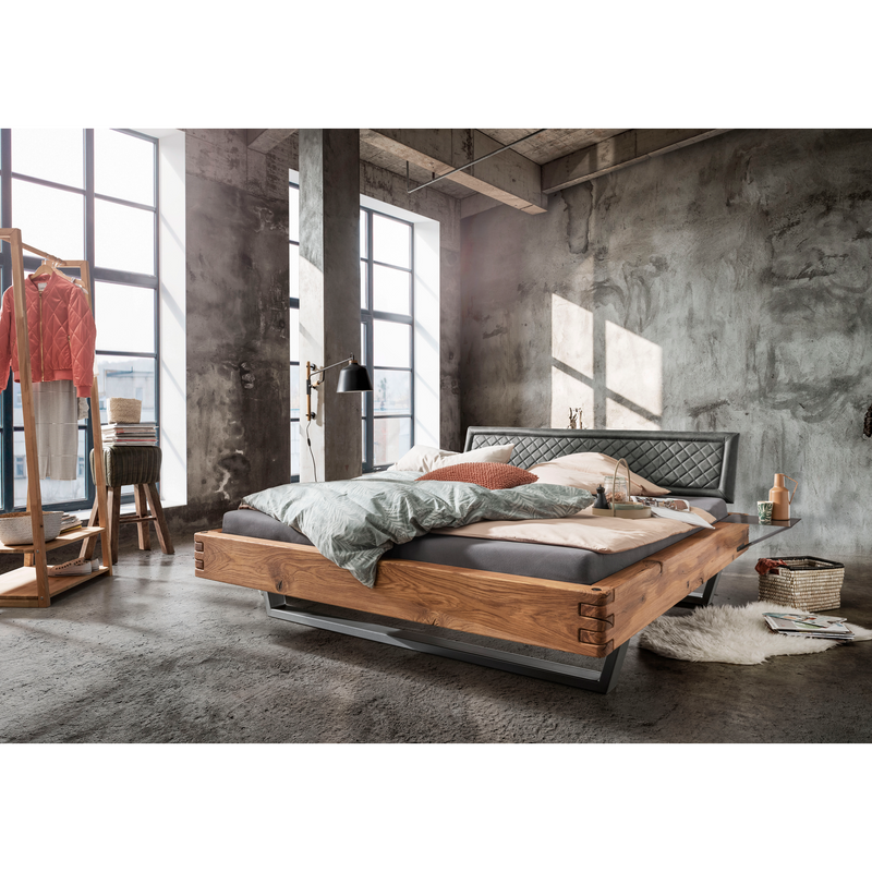Balkenbett 820-04 Wildeiche mit Steppkopfteil und Metallkufe