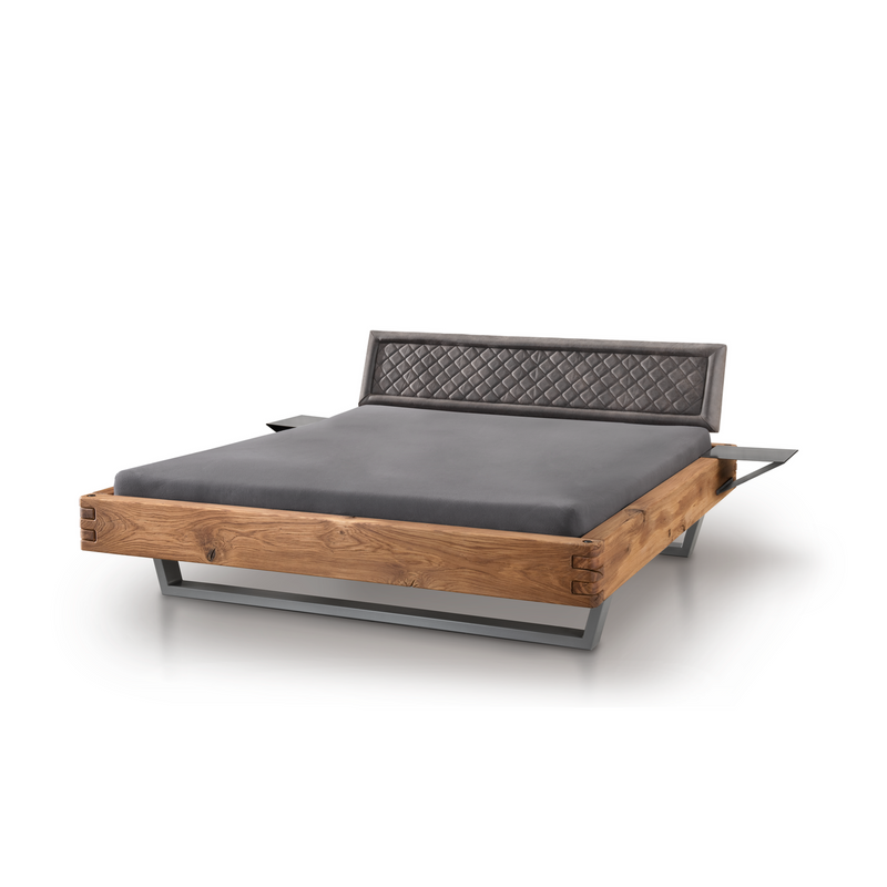 Balkenbett 820-04 Wildeiche mit Steppkopfteil und Metallkufe